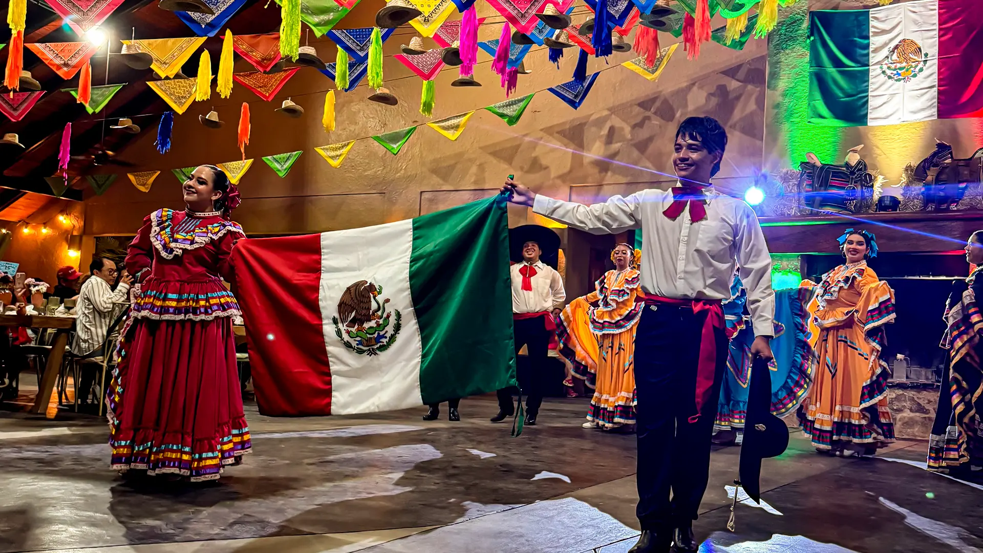 Imagen para galería de noche mexicana en las estacas